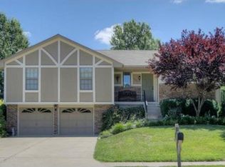 3204 SE Lake Village Blvd, Blue Springs, MO 64014