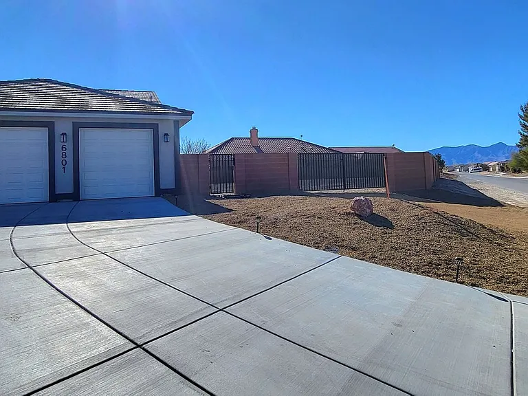 6801 Sandpebble St — Photo 3