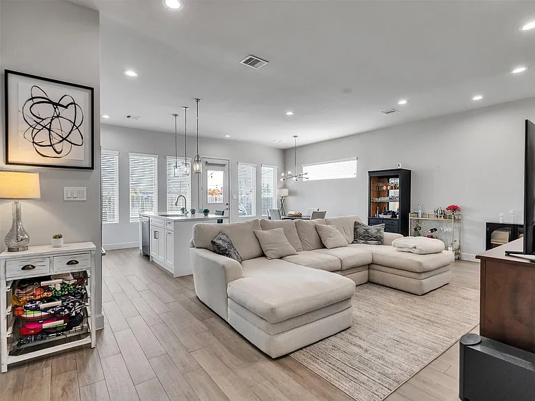 5702 Rucio Ln — Photo 6