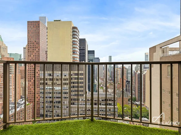 212 East 47th Street image 7 of 8