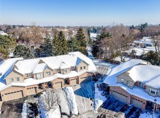 1050 Grand Blvd #16, Oakville, ON L6H 2S5
