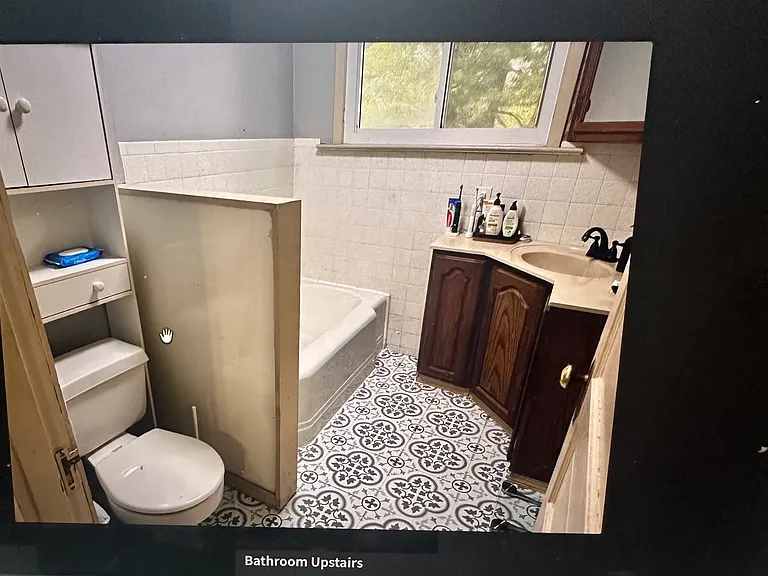 Full Bathroom Upstairs