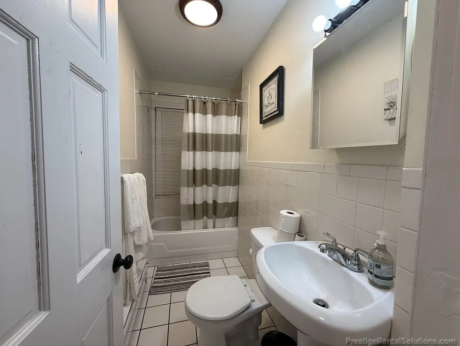2 bed, 1.0 bath, $2,000 — Photo 4