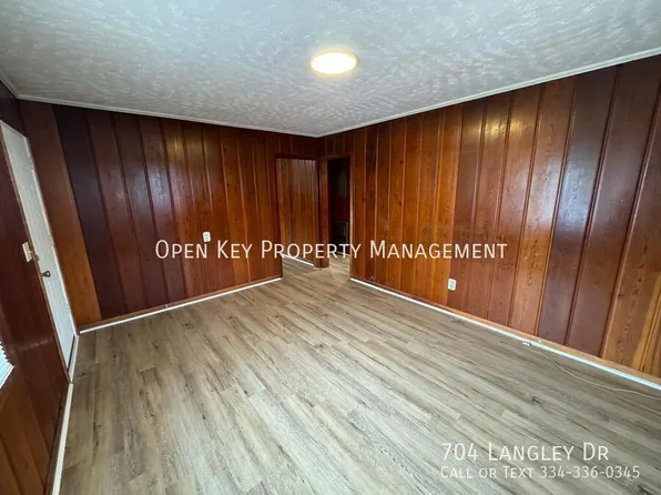 704 Langley Dr, Dothan, AL 36301