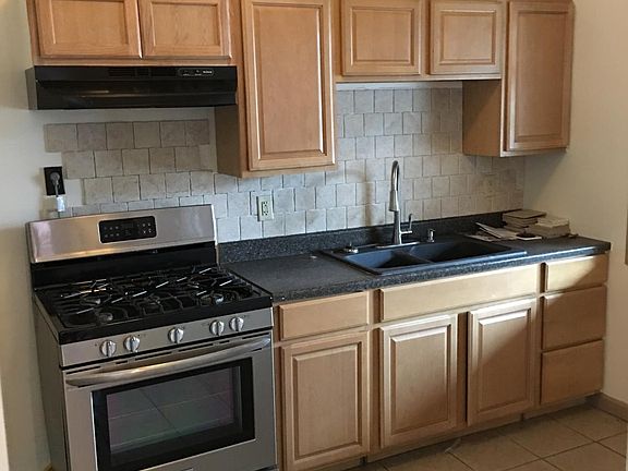 Kitchen (eat in)