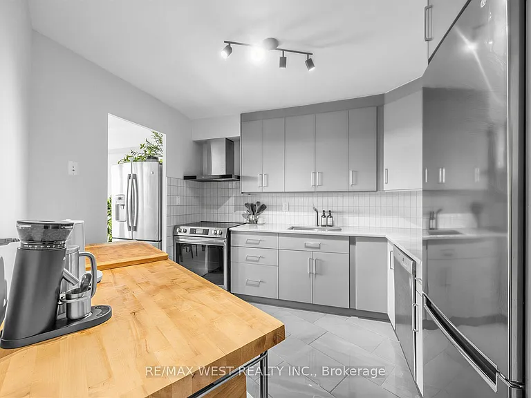 60 Pavane Linkway #805 — Photo 9