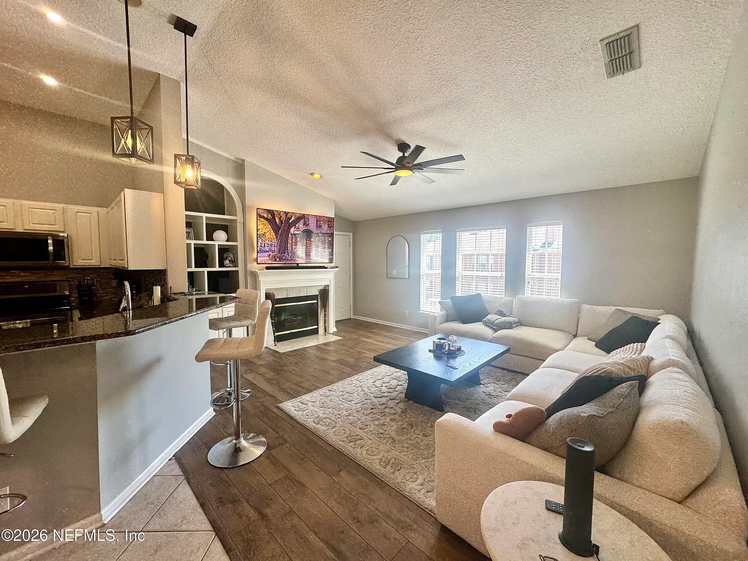 3 bed, 2.0 bath, 1500 sqft, $3,000 — Photo 3
