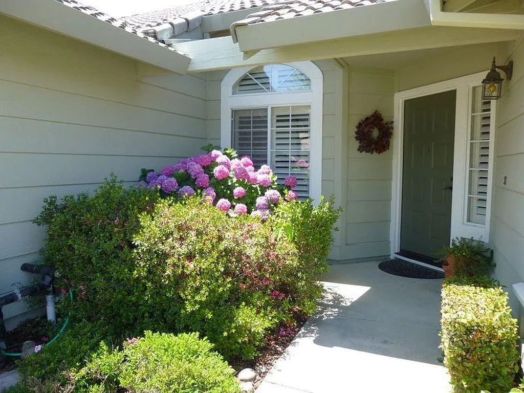 2 bed, 1584 sqft, $2,900 — Photo 2