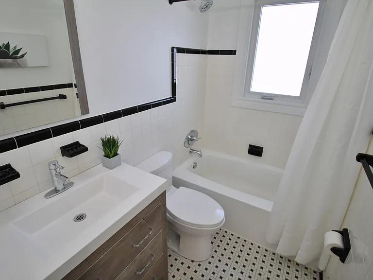 2138 Saunderson Dr #1 — Photo 16