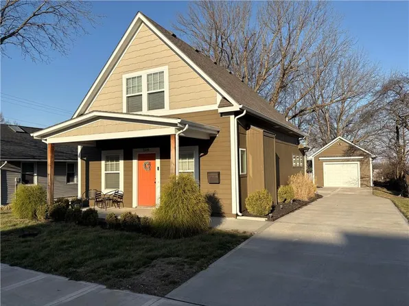 208 NW 16th St, Blue Springs, MO 64015