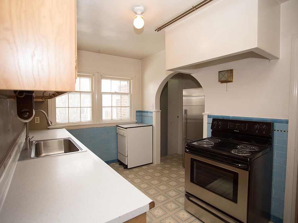 1st image of 1115 Custer St