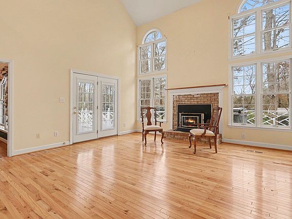 5th image of 1121 Milton Rd