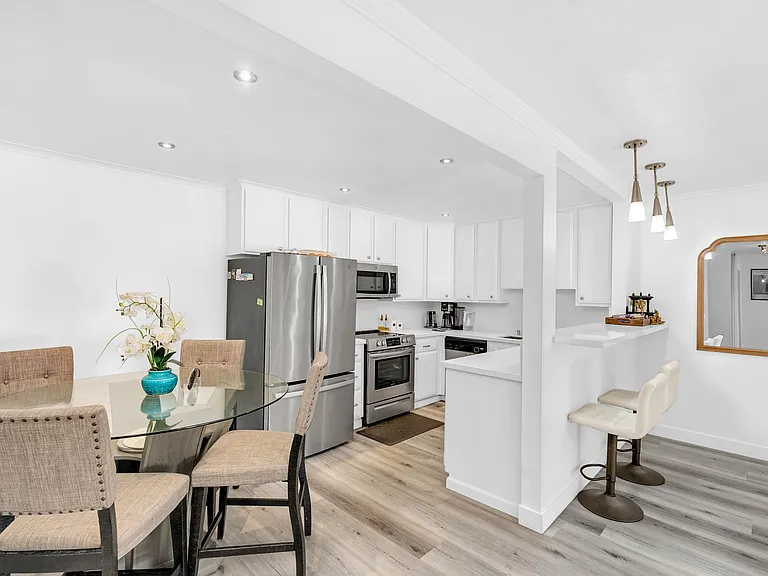 2500 Miramar Ave #203 — Photo 4