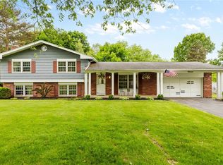 11 Warder Dr, Pittsford, NY 14534