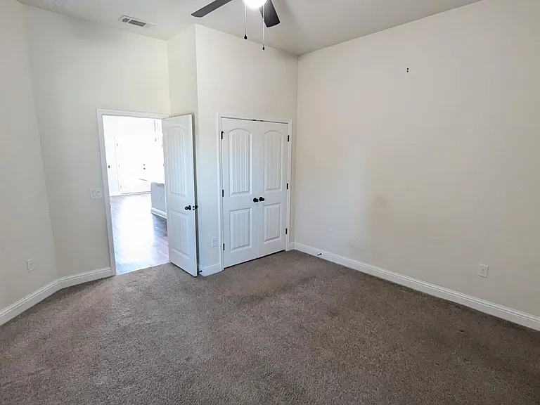 2401 Spur Ln — Photo 13