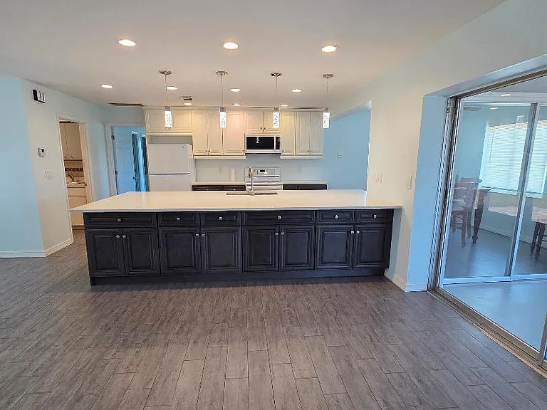 549 La Gorce Dr — Photo 21