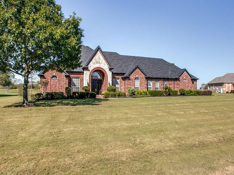 1st image of 550 Cambridge Dr