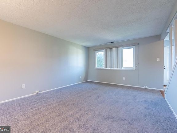 4th image of 805 Freedom Cir