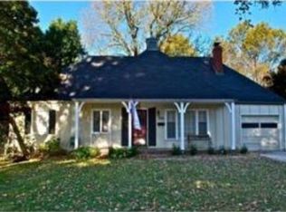 7936 Fairway Dr, Prairie Village, KS 66208