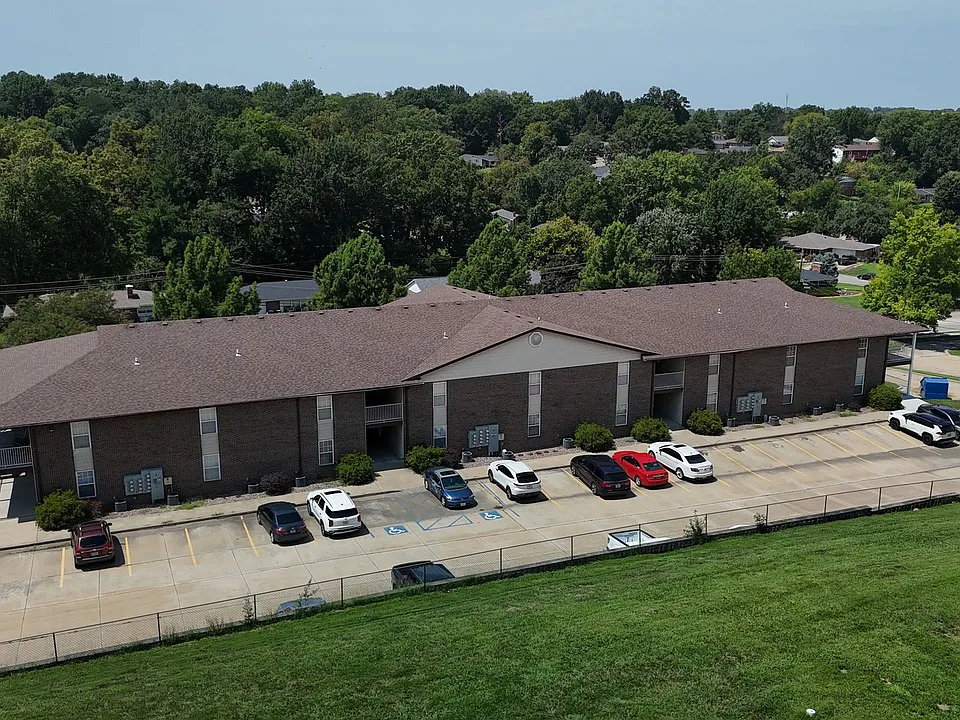 913 Southwest Blvd #206