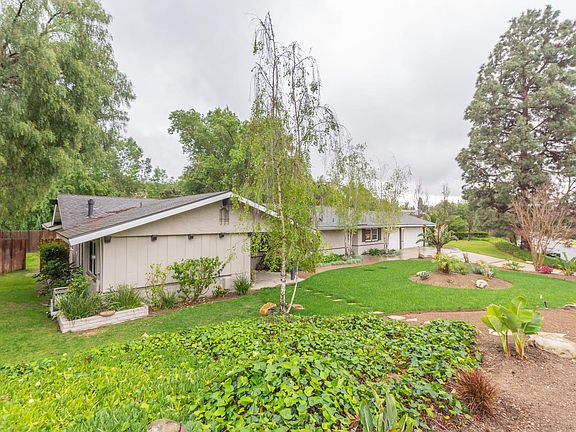4th image of 1910 Ramona Dr