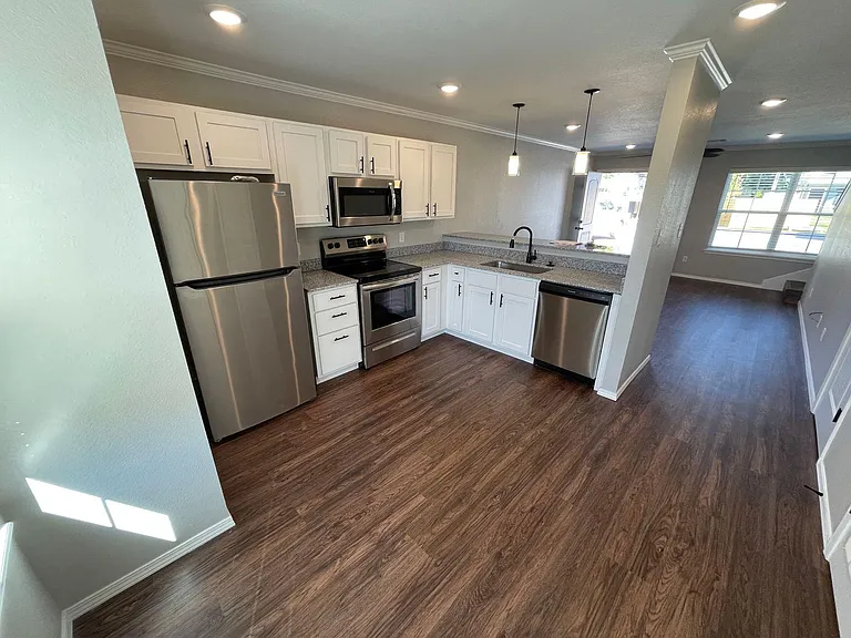 Royal Ridge Holdings — Photo 4