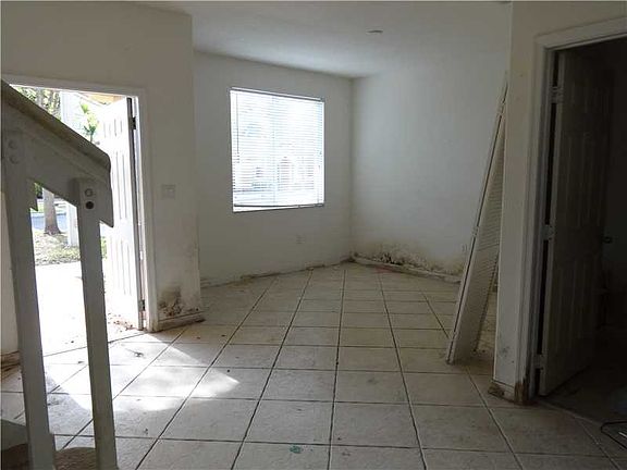 4th image of 2443 SE 14th Ave #374