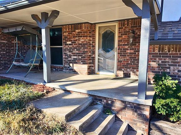 5th image of 225 N Tunbridge Rd