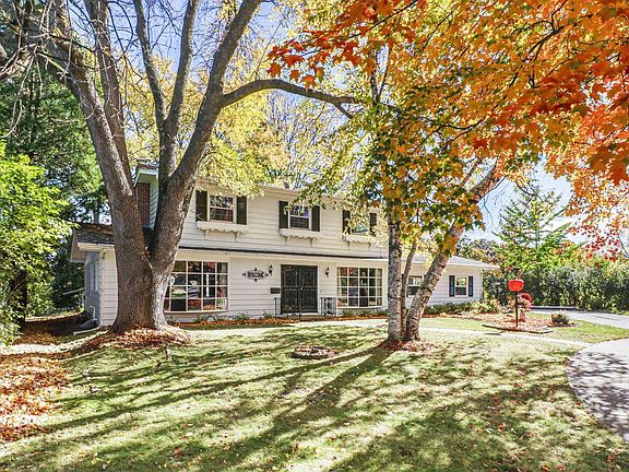 3rd image of 4402 Vale Circle