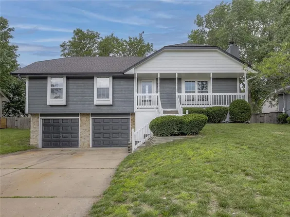 1804 NE Whitestone Dr, Lees Summit, MO 64086