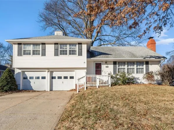 8712 Conser Dr, Overland Park, KS 66212