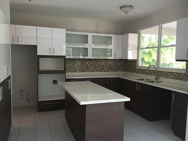 2nd image of 255 Calle Reina Mora