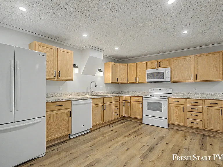 134 Maple St — Photo 12