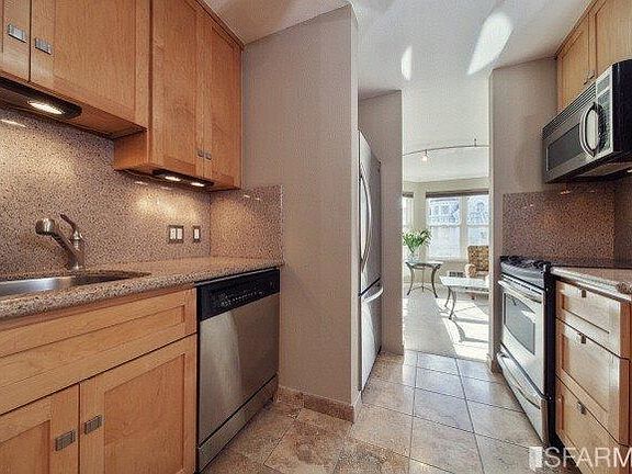 5th image of 988 Fulton St APT 326