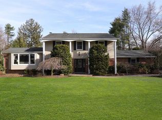 87 Clay Pitts Rd, Greenlawn, NY 11740