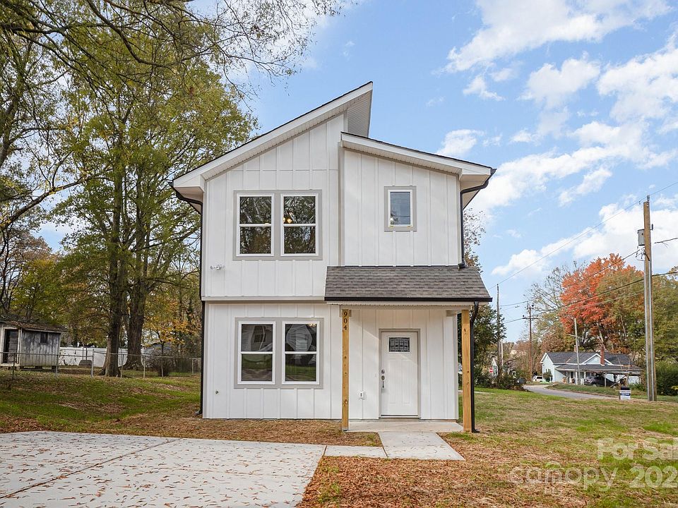 1st image of 904 7th St