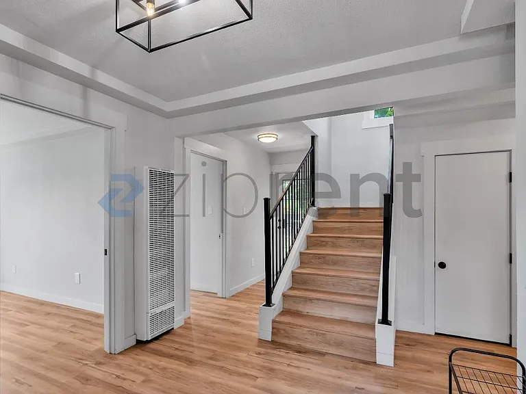 3031 Chestnut St — Photo 3