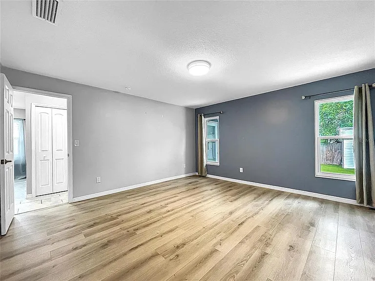 6809 S Himes Ave — Photo 13