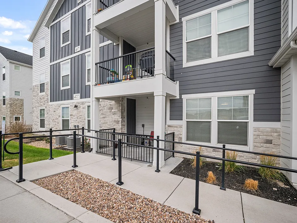 952 W Big Ben Ln #G101