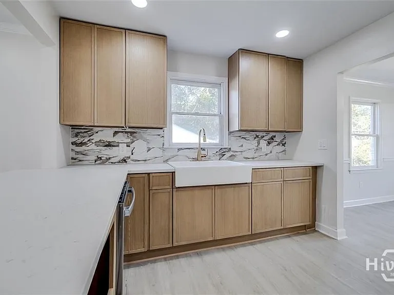 2110 E 56th St — Photo 12