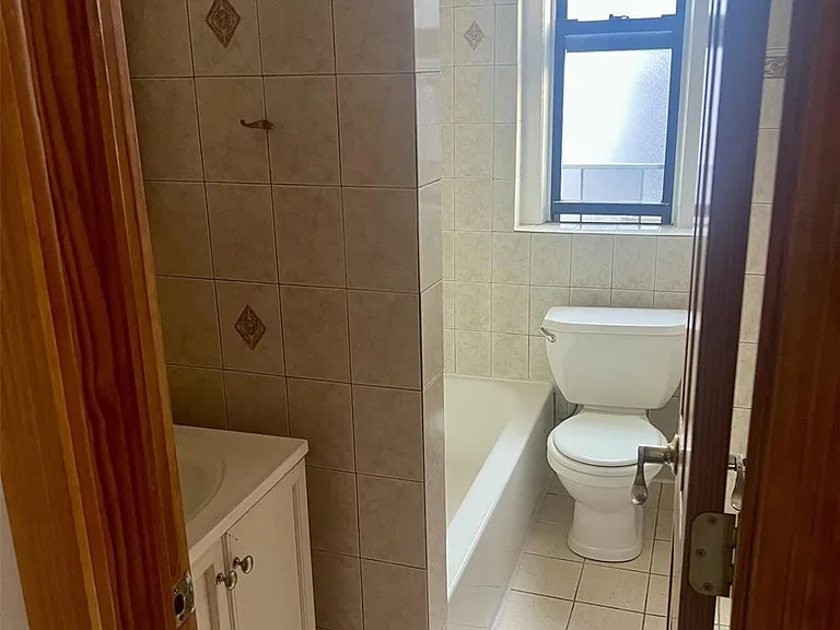 2186 Cruger Ave #5K — Photo 10