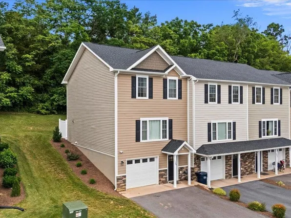 1104 Bluemoon Dr, Harrisonburg, VA 22801