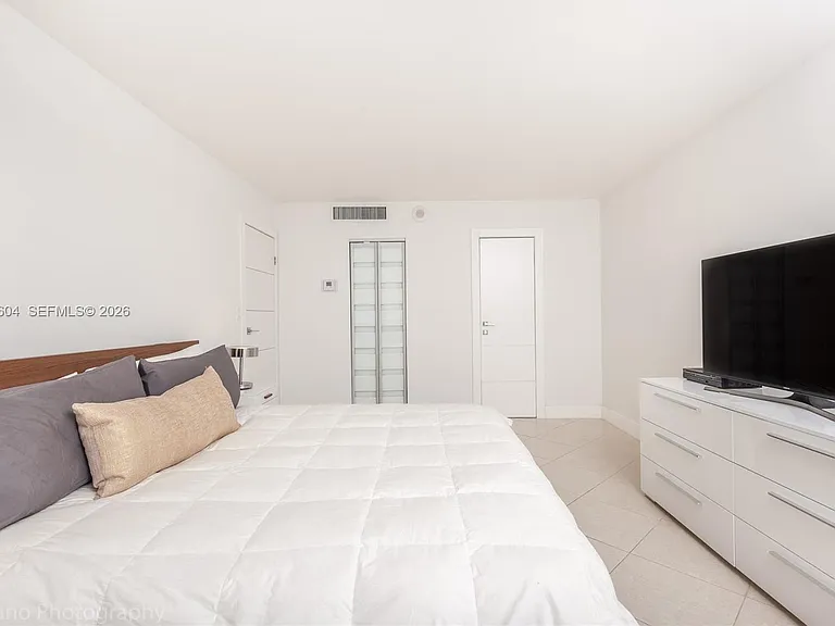 5555 Collins Ave #9U — Photo 8