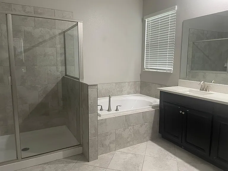 master baths room