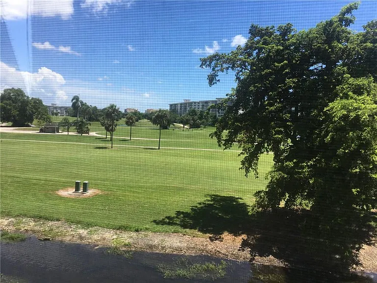 2851 S Palm Aire Dr #309 — Photo 6