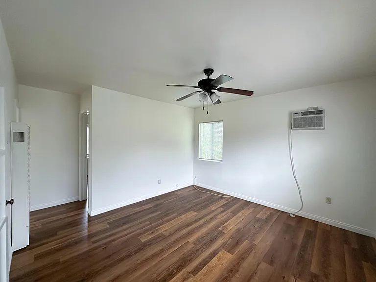 909 S Olive Ave #1/2 — Photo 4