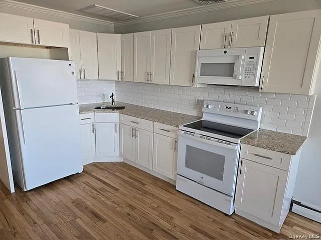 40 Bayville Ave #C — Photo 5