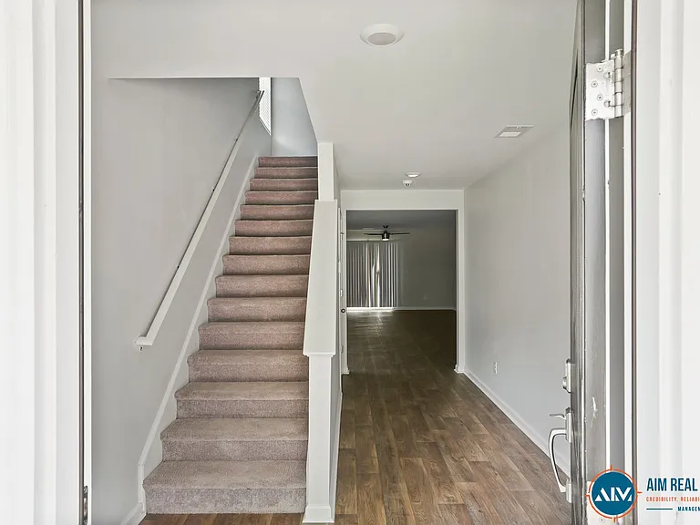 127 Auditorium Rd — Photo 5