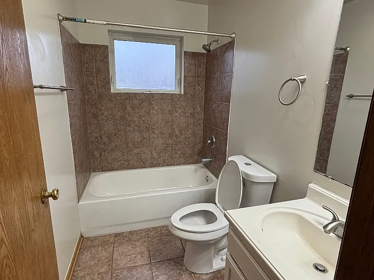 7456 S Stewart Ave — Photo 3