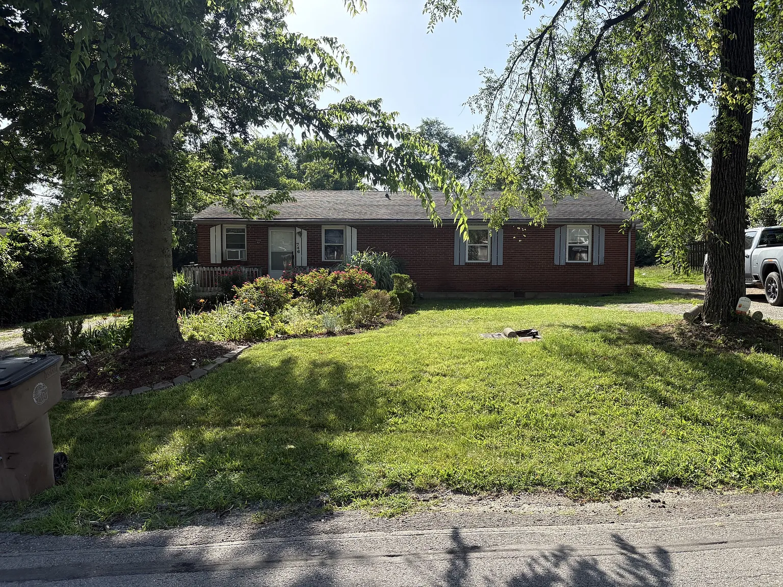 2 bed, 1.0 bath, 750 sqft, $1,250 — Photo 1